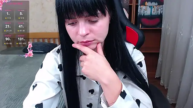 Snapshot of JuicyJess chatting on 11.05.25 JuicyJess online show from 11.05.25