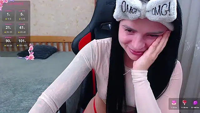 Snapshot of JuicyJess chatting on 11.25.25 JuicyJess online show from 11.25.25