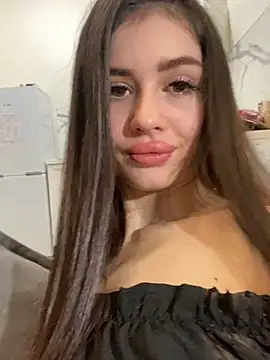 SofiaLaLight online show from 03.08.25