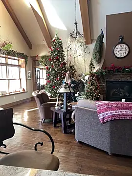 Snapshot of ItsDanniG chatting on 12.25.24 ItsDanniG online show from 12.25.24