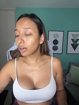 Snapshot of DianaHopson chatting on 01.25.25 DianaHopson online show from 01.25.25