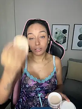 Snapshot of DianaHopson chatting on 01.31.25 DianaHopson online show from 01.31.25