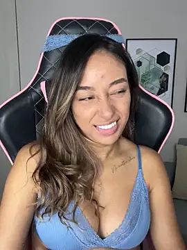 Snapshot of DianaHopson chatting on 01.31.25 DianaHopson online show from 01.31.25