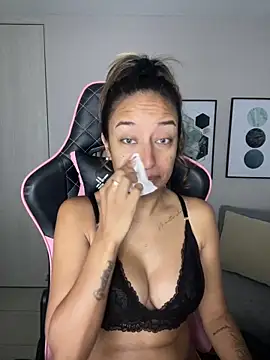 Snapshot of DianaHopson chatting on 02.02.25 DianaHopson online show from 02.02.25