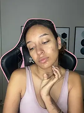 Snapshot of DianaHopson chatting on 02.08.25 DianaHopson online show from 02.08.25