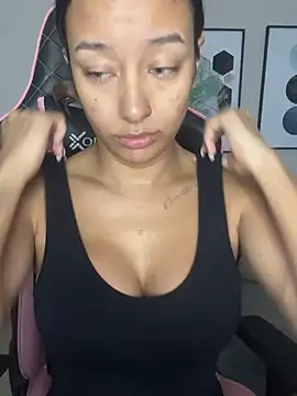 Snapshot of DianaHopson chatting on 02.13.25 DianaHopson online show from 02.13.25