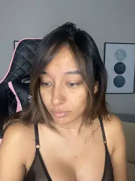 Snapshot of DianaHopson chatting on 02.22.25 DianaHopson online show from 02.22.25