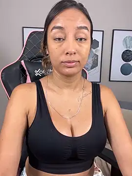 Snapshot of DianaHopson chatting on 02.25.25 DianaHopson online show from 02.25.25