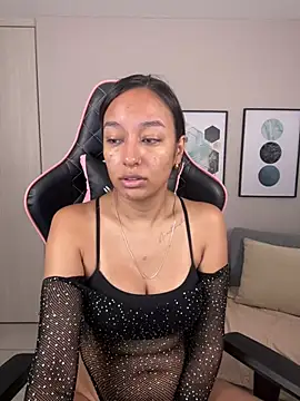 Snapshot of DianaHopson chatting on 02.28.25 DianaHopson online show from 02.28.25