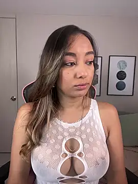 Snapshot of DianaHopson chatting on 02.28.25 DianaHopson online show from 02.28.25