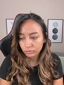 Snapshot of DianaHopson chatting on 03.07.25 DianaHopson online show from 03.07.25