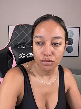 Snapshot of DianaHopson chatting on 03.08.25 DianaHopson online show from 03.08.25