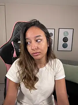 Snapshot of DianaHopson chatting on 03.09.25 DianaHopson online show from 03.09.25