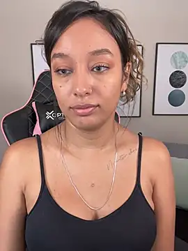 Snapshot of DianaHopson chatting on 03.11.25 DianaHopson online show from 03.11.25