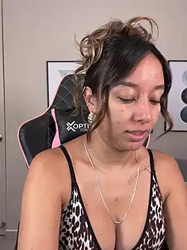 Snapshot of DianaHopson chatting on 03.13.25 DianaHopson online show from 03.13.25