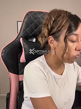 Snapshot of DianaHopson chatting on 03.14.25 DianaHopson online show from 03.14.25