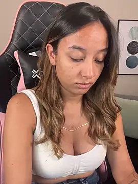 Snapshot of DianaHopson chatting on 03.14.25 DianaHopson online show from 03.14.25