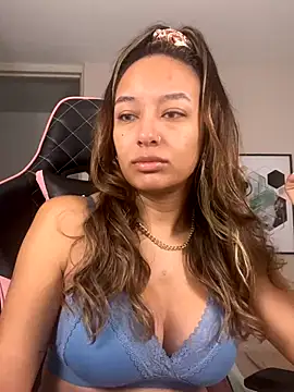 Snapshot of DianaHopson chatting on 09.21.25 DianaHopson online show from 09.21.25