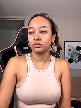 Snapshot of DianaHopson chatting on 09.23.25 DianaHopson online show from 09.23.25