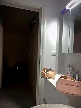 Ella Charm online show from 11.02.25