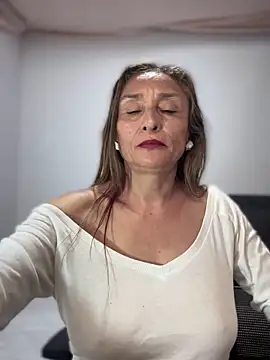 lilian prada online show from 04.16.26