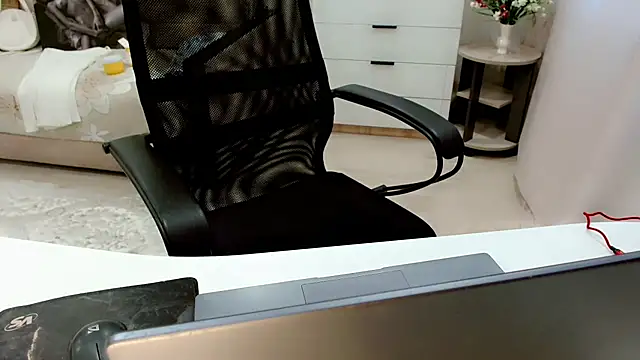 Snapshot of EveLove33 chatting on 09.25.25 EveLove33 online show from 09.25.25