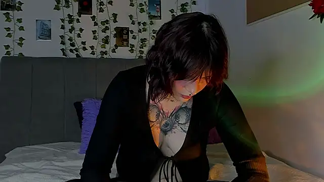 miss Lizzy online show from 12.28.24