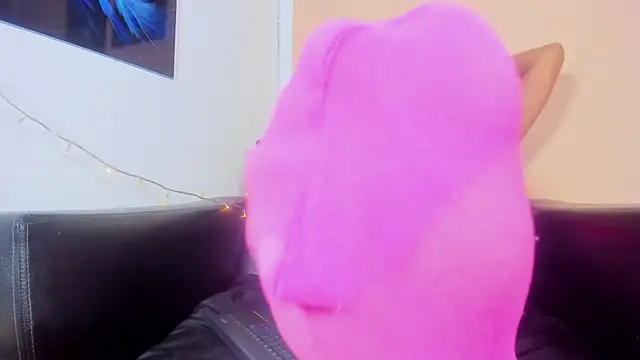 BRITANY WELLS  online show from 12.18.25