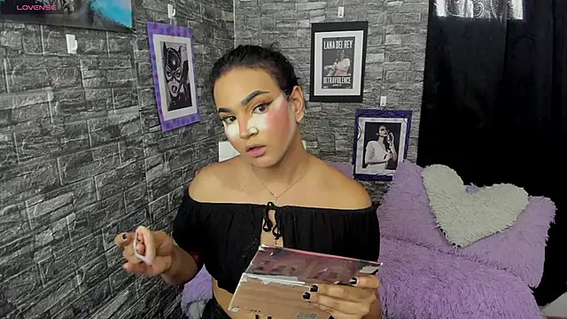 Snapshot of Andrys_ chatting on 11.11.25 Andrys online show from 11.11.25