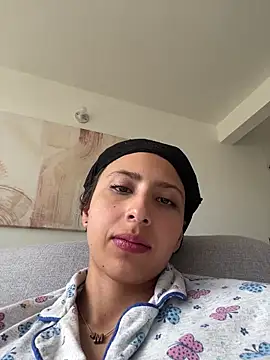 Snapshot of Ameellie chatting on 11.23.25 Ameellie online show from 11.23.25