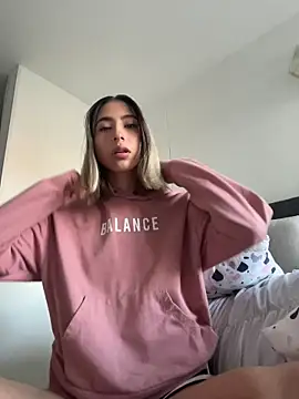 Snapshot of Ameellie chatting on 02.14.26 Ameellie online show from 02.14.26