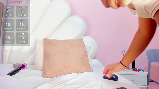 Letizia West  online show from 02.08.25