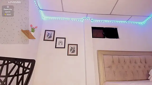 Letizia West  online show from 09.09.25