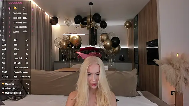 Snapshot of eva_m1racle_ chatting on 10.22.25 eva m1racle online show from 10.22.25