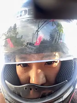 Snapshot of yoonipooni chatting on 12.15.24 yoonipooni online show from 12.15.24