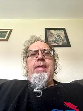 Snapshot of chatting on 09.21.25 online show from 09.21.25