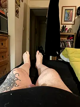 Snapshot of chatting on 10.14.25 online show from 10.14.25