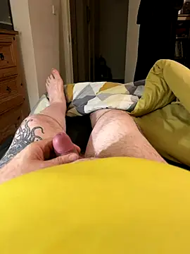 Snapshot of chatting on 11.04.25 online show from 11.04.25