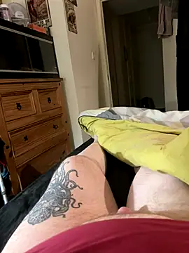 Snapshot of chatting on 11.26.25 online show from 11.26.25