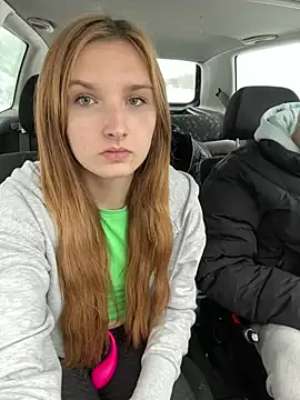 Snapshot of AnnyBelle_ chatting on 01.05.25 AnnyBelle online show from 01.05.25