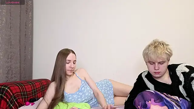 Snapshot of Emily_and_Ilumi chatting on 03.01.26 Emily and Ilumi online show from 03.01.26