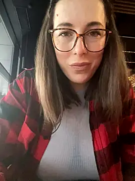 Snapshot of MommmyYummy chatting on 12.03.24 MommmyYummy online show from 12.03.24