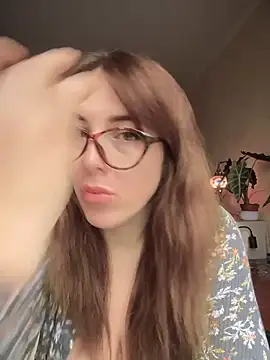 Snapshot of MommmyYummy chatting on 11.27.25 MommmyYummy online show from 11.27.25