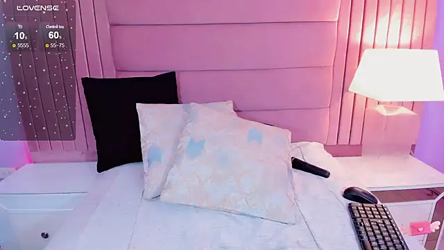 Snapshot of andrea_alvarz chatting on 01.12.25 andrea alvarz online show from 01.12.25