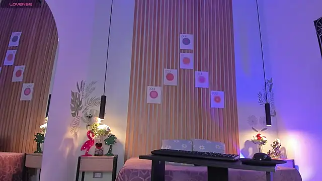 Snapshot of PawgGirl18 chatting on 12.08.24 PawgGirl18 online show from 12.08.24