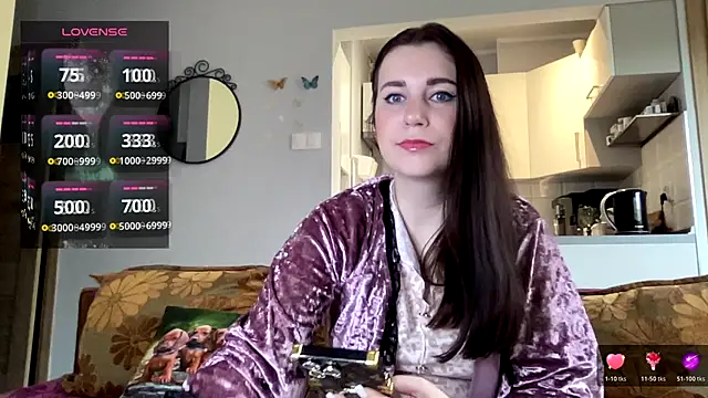 Snapshot of Teylor_Love chatting on 10.22.25 Teylor Love online show from 10.22.25