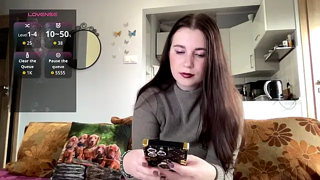 Snapshot of Teylor_Love chatting on 11.14.25 Teylor Love online show from 11.14.25