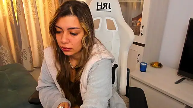 Snapshot of EveEvian chatting on 01.19.25 EveEvian online show from 01.19.25