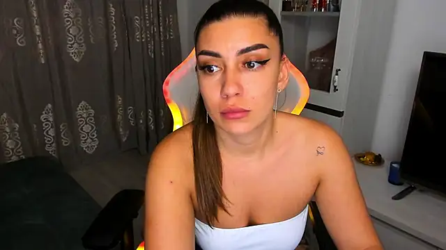 Snapshot of EveEvian chatting on 01.24.25 EveEvian online show from 01.24.25