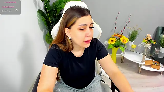 Snapshot of EveEvian chatting on 05.12.26 EveEvian online show from 05.12.26